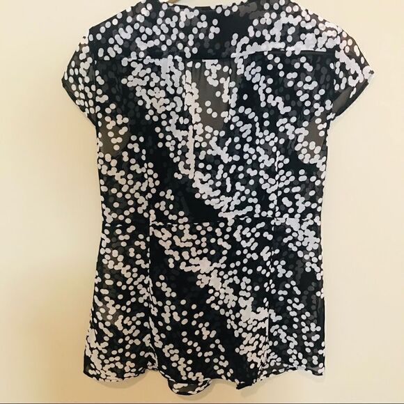 COPY - 👠Banana Republic black and white wrap top.  Size Medium - Picture 5 of 7